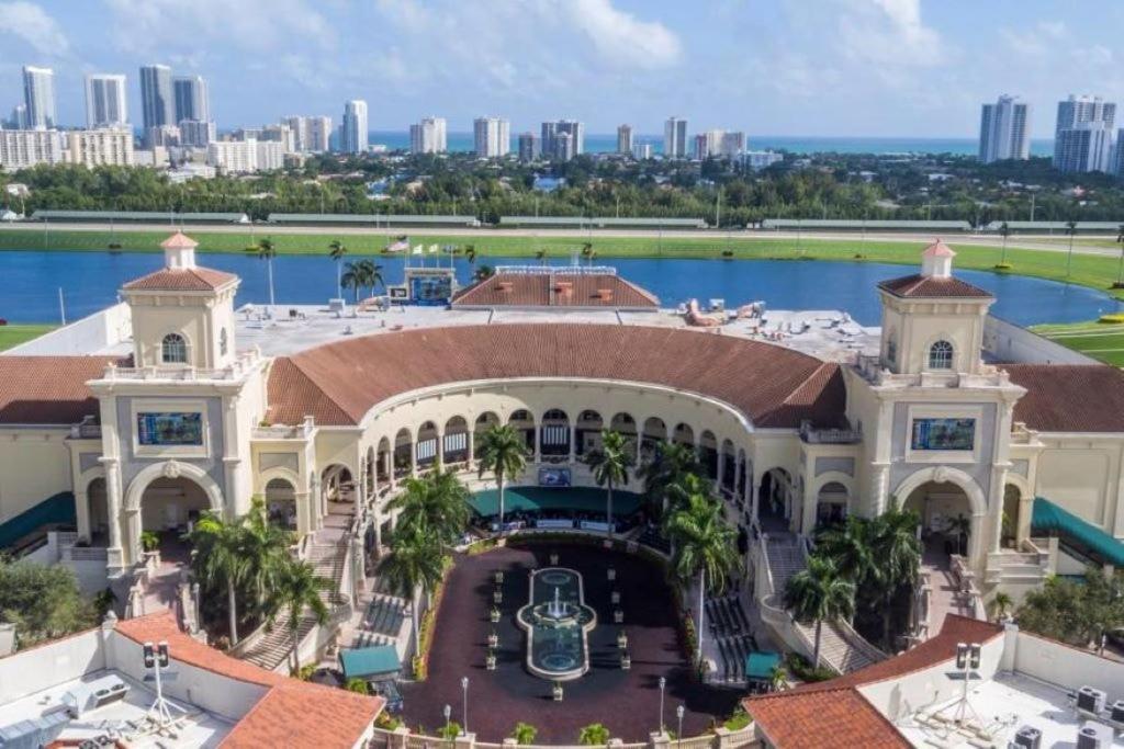 Private Hallandale Beach Studio Wbath Walking Distance To The Beach Pool Free Parking Eksteriør bilde